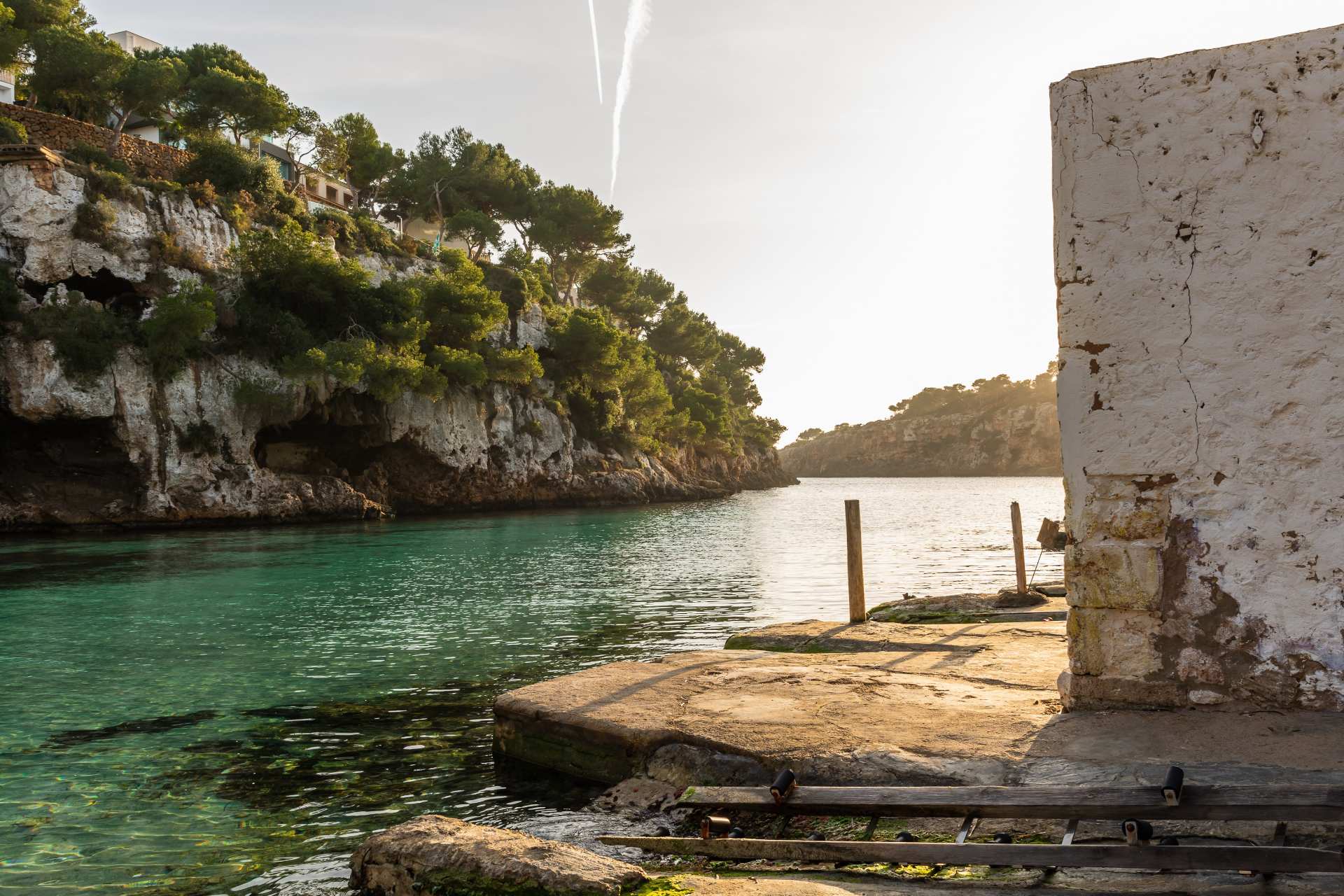 cala pi mallorca spanien meer mit bootseinfahrt