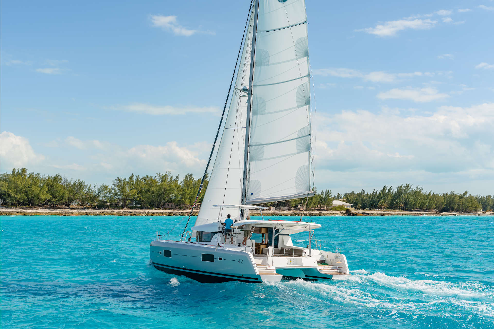 lagoon 42 auf dem wasser volle segel
