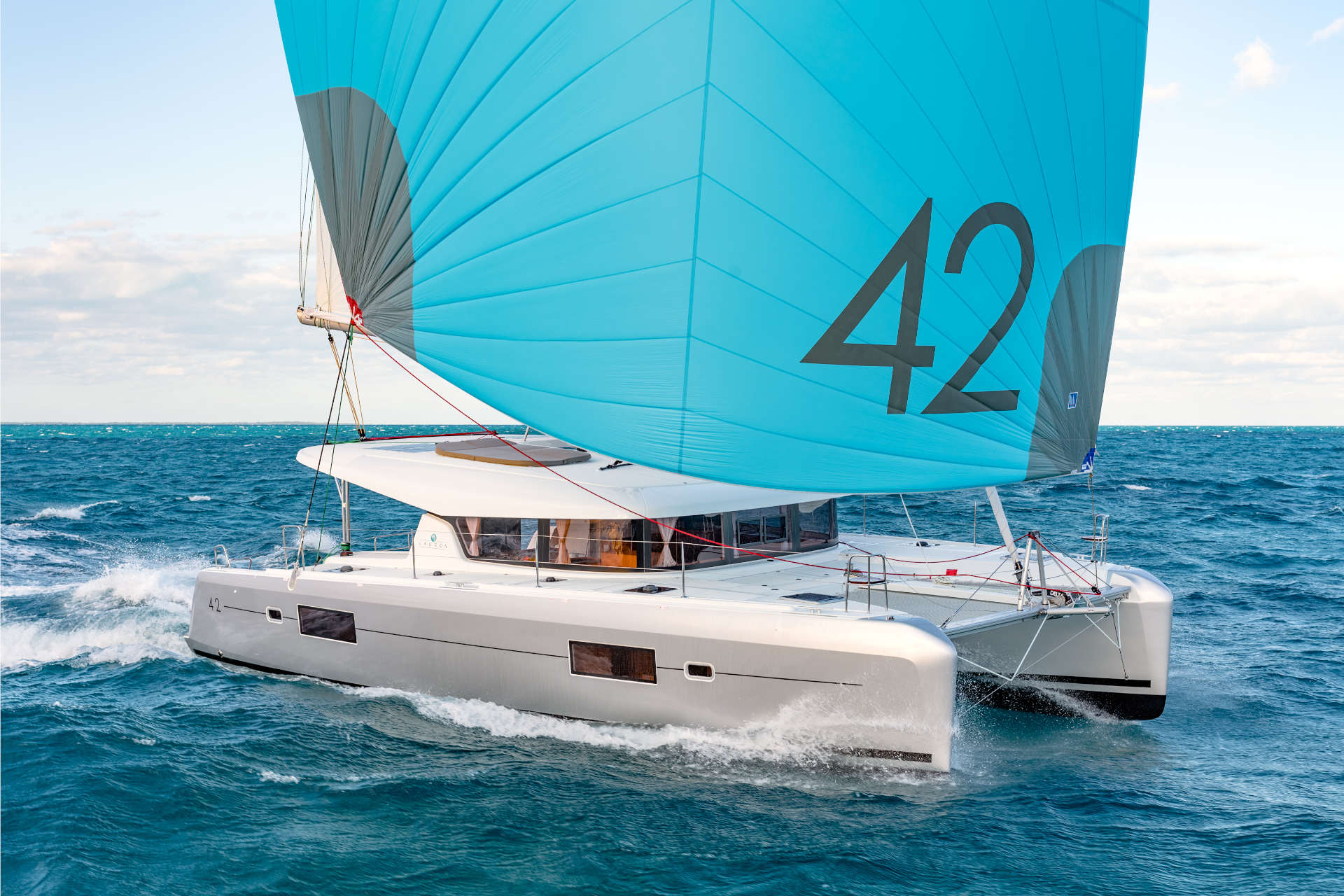 katamaran lagoon 42 auf dem Meer volle segel