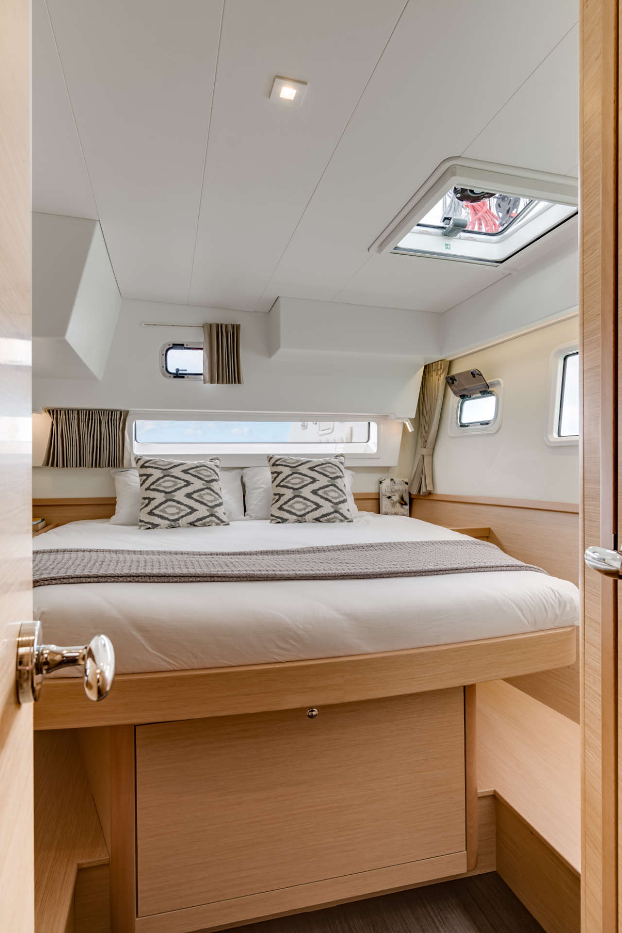 Katamaran Lagoon 42 Schlafkabine und Flur